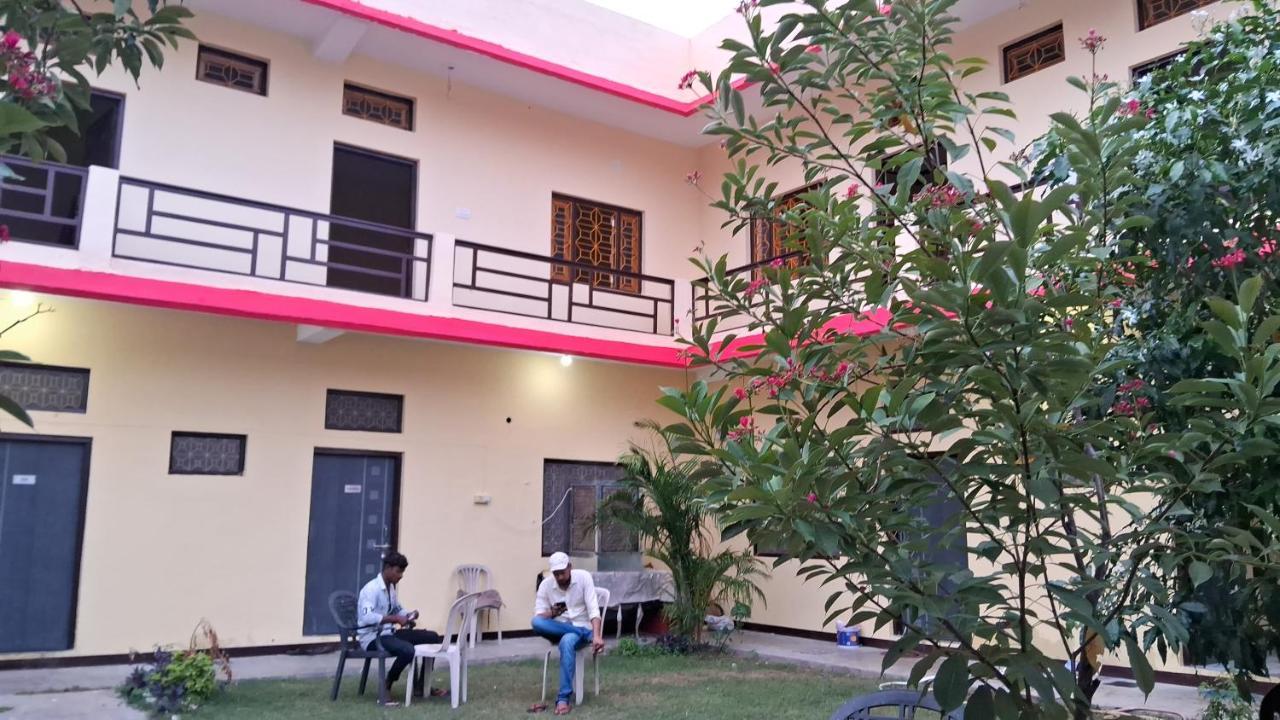 קג'ורהו Blue Sky Homestay מראה חיצוני תמונה