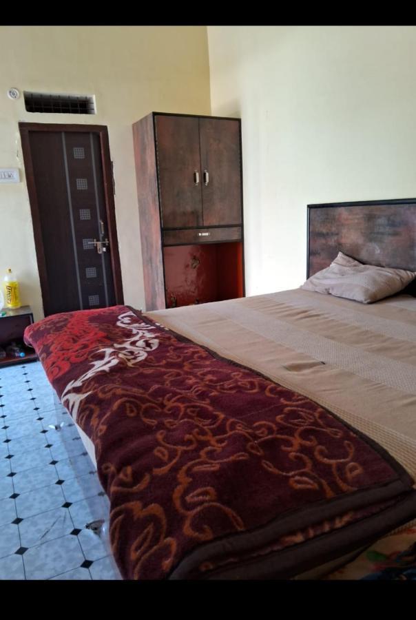 קג'ורהו Blue Sky Homestay מראה חיצוני תמונה