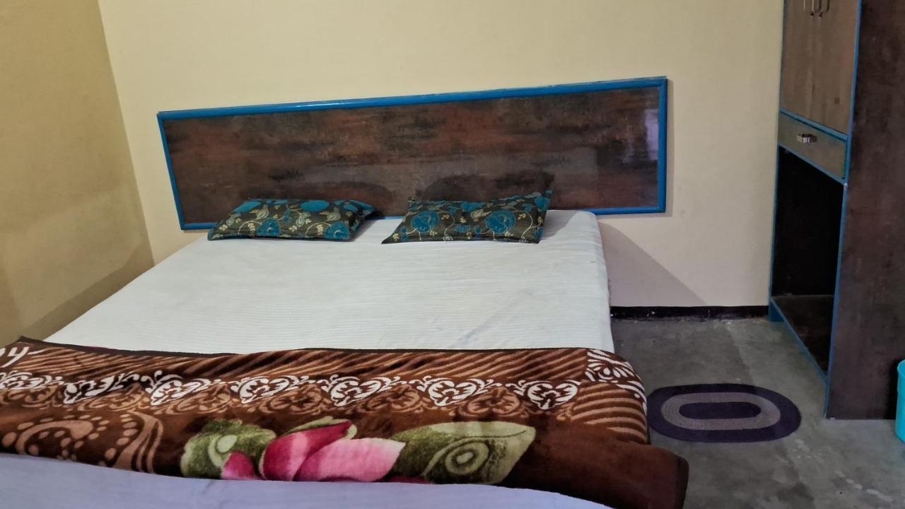 קג'ורהו Blue Sky Homestay מראה חיצוני תמונה