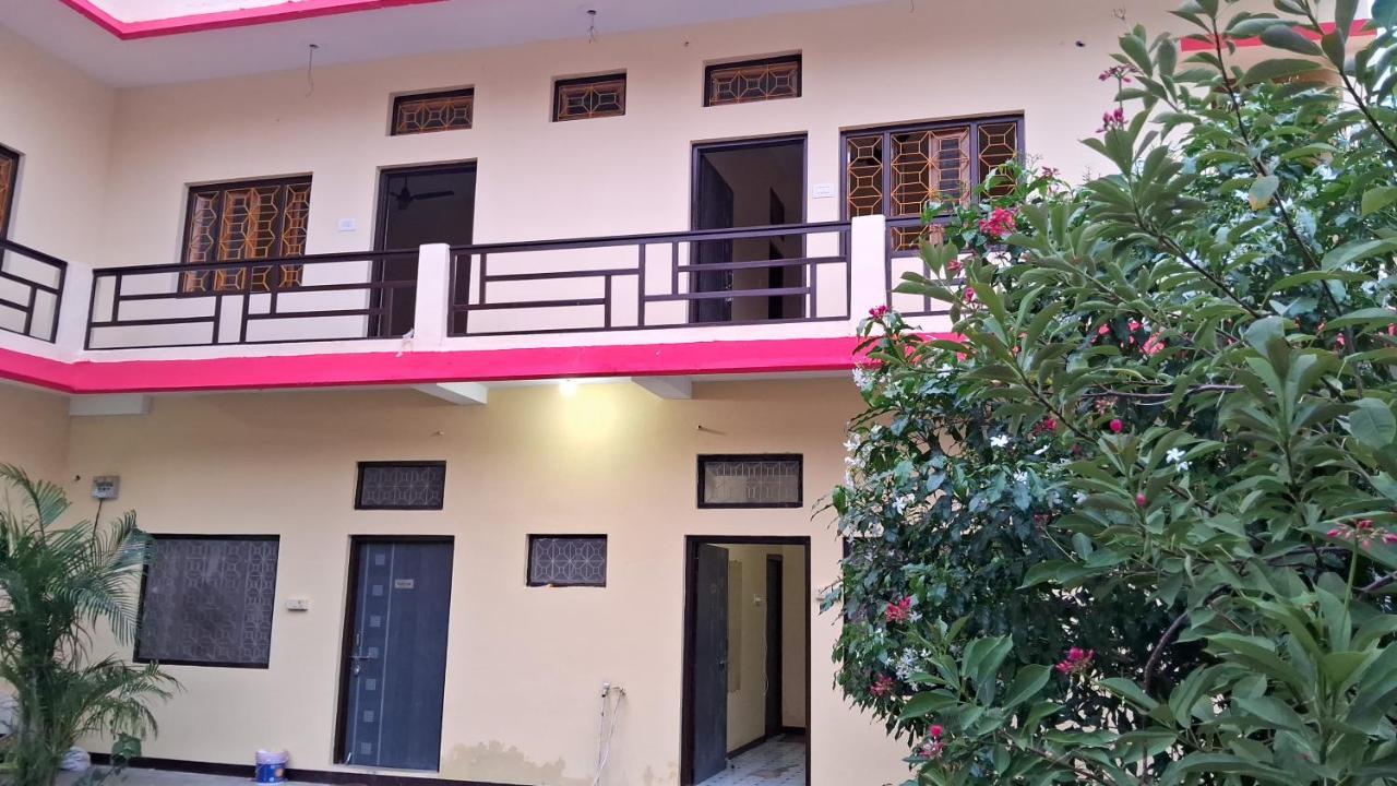 קג'ורהו Blue Sky Homestay מראה חיצוני תמונה