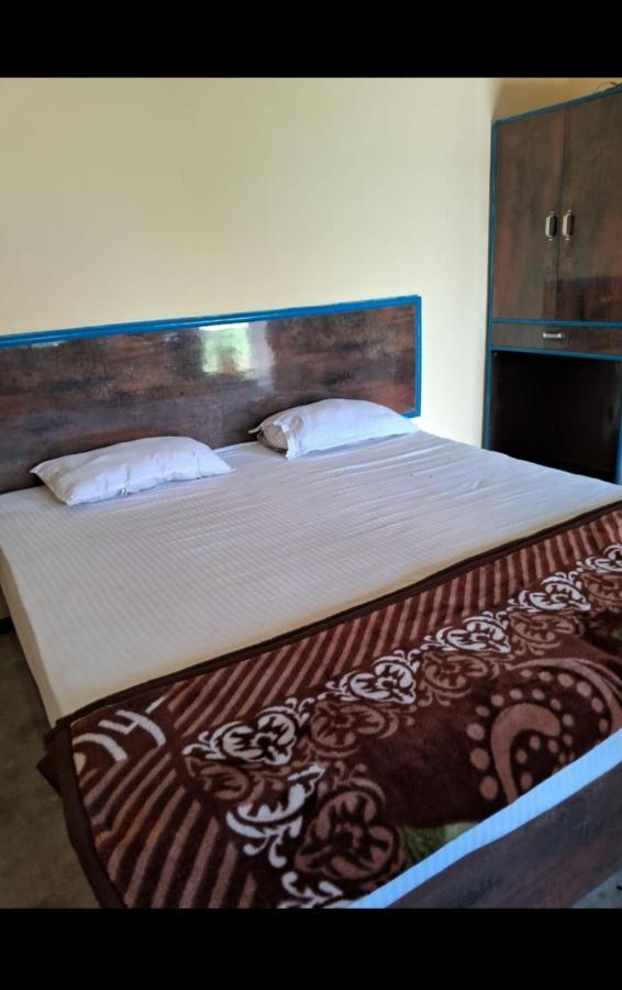 קג'ורהו Blue Sky Homestay מראה חיצוני תמונה