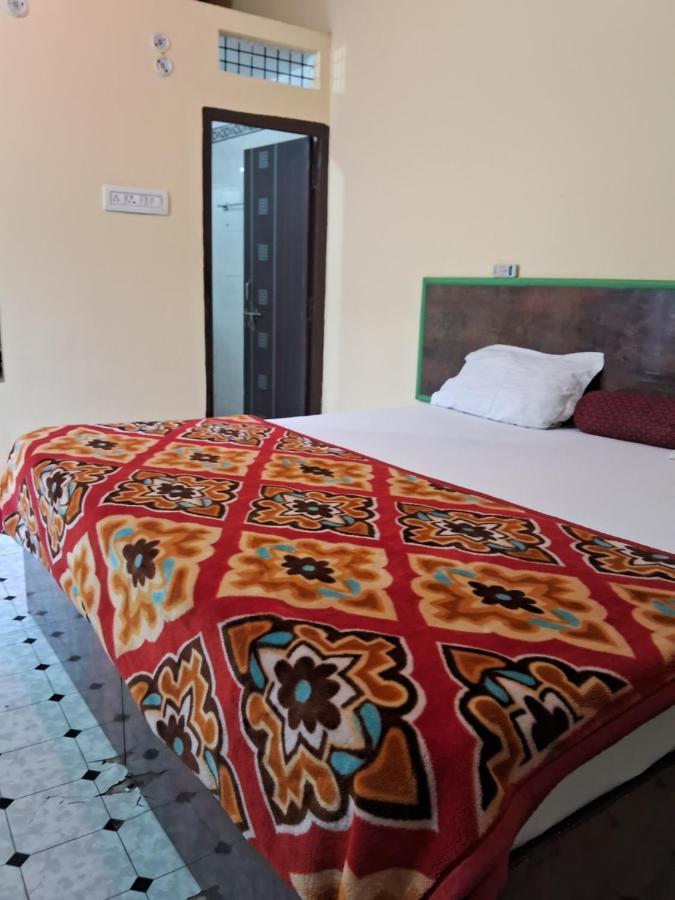 קג'ורהו Blue Sky Homestay מראה חיצוני תמונה
