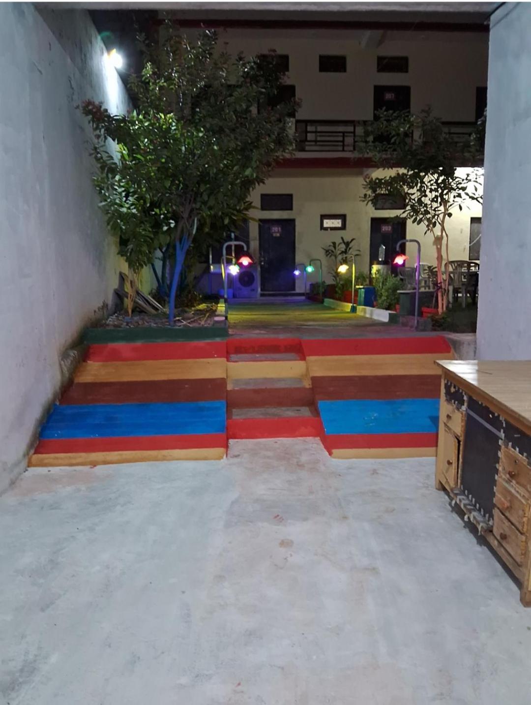 קג'ורהו Blue Sky Homestay מראה חיצוני תמונה