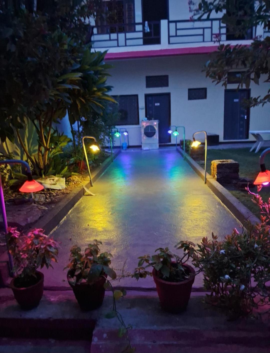 קג'ורהו Blue Sky Homestay מראה חיצוני תמונה